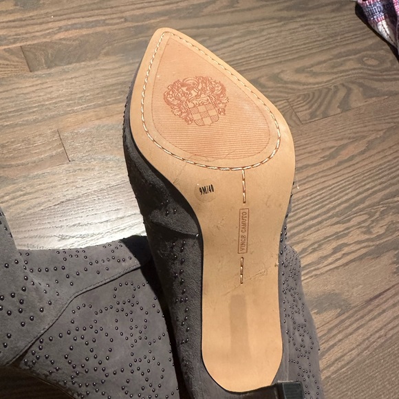 NWT VINCE CAMUTO Grey Studded Korikanta boot sz 9M / 40 - Picture 5 of 6